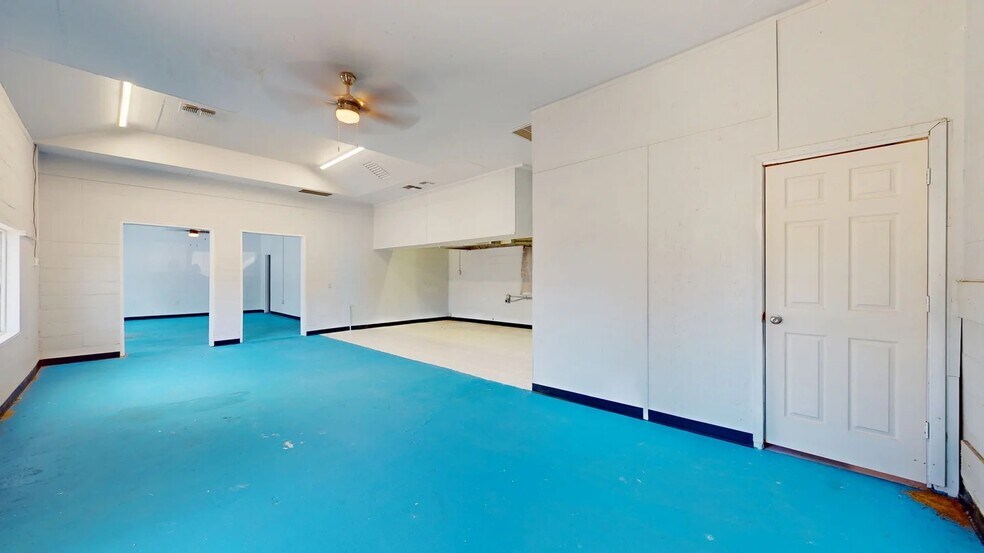 More Photos Of 3851 Harrington st, Oak Park Light Distribution For Sale