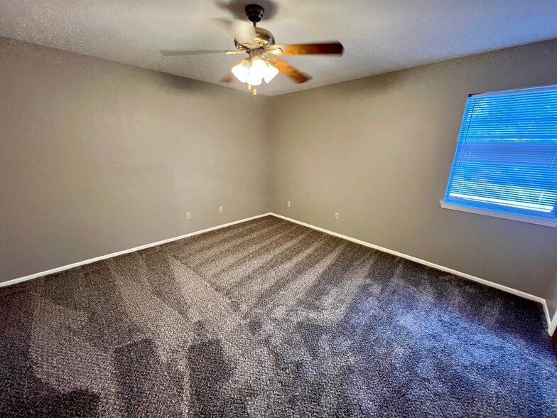More Photos Of 1039 N Chenango St, Angleton Apartments For Sale