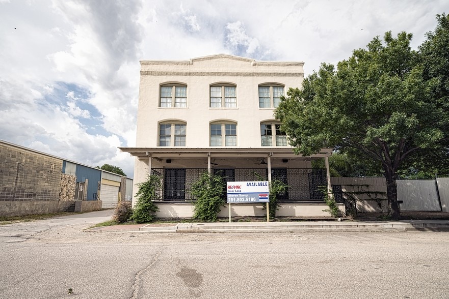 More Photos Of 2409 Commerce St, Houston Freestanding For Lease