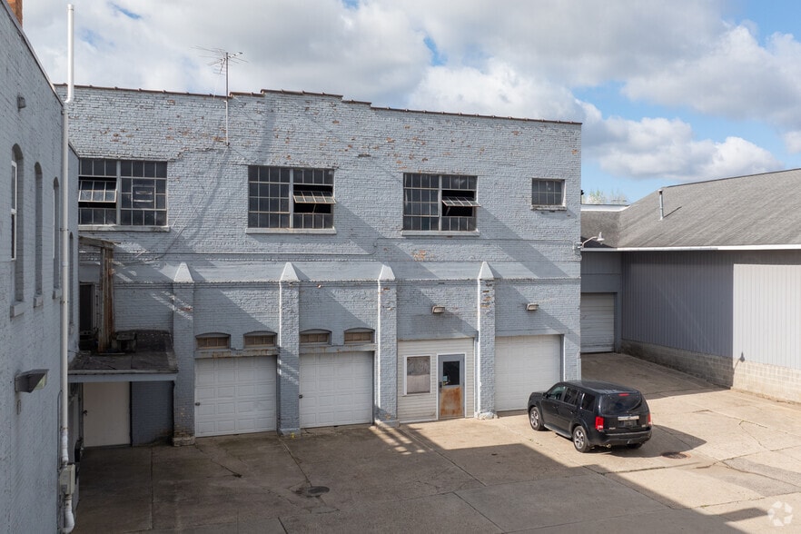 More Photos Of 1035 Godfrey Ave SW, Grand Rapids Warehouse For Lease