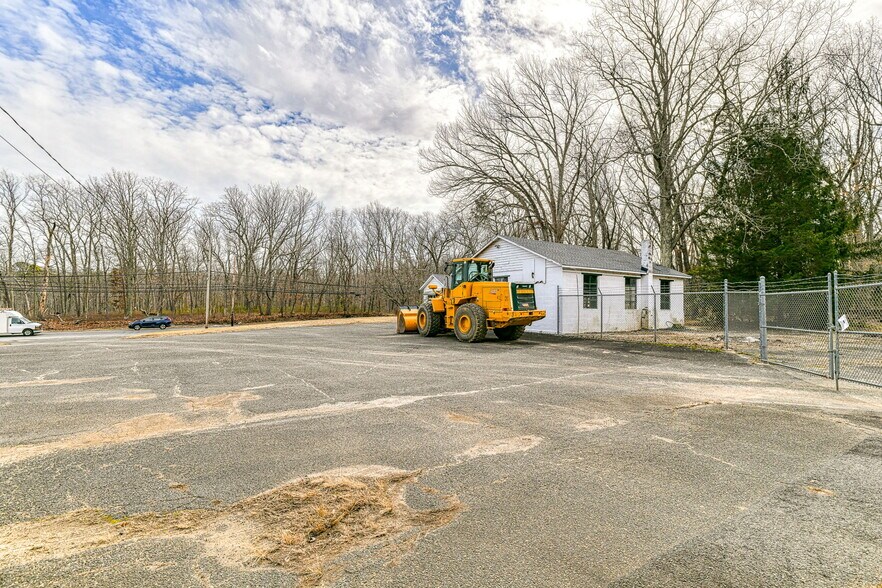 More Photos Of 314 Monmouth Rd, Millstone Township Land For Lease