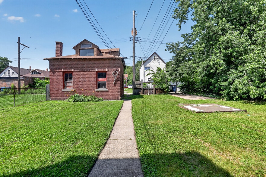 More Photos Of 1528 E 74th Pl, Chicago Apartments For Sale