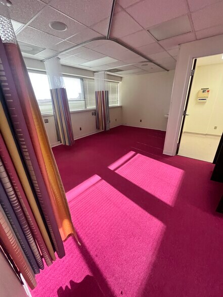 More Photos Of 1505 Eastland Dr, Bloomington Medical For Lease