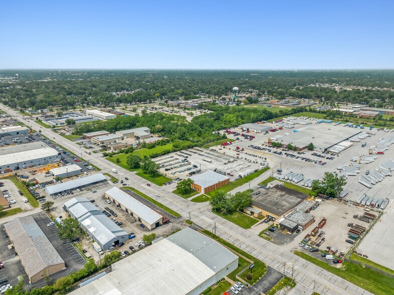 More Photos Of 2950 W 167th St, Markham Warehouse For Lease