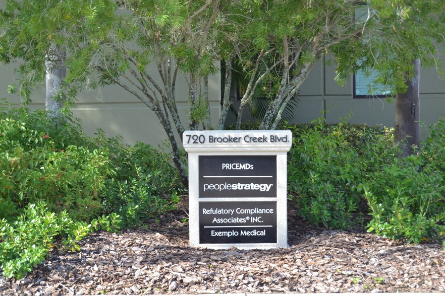 More Photos Of 720 N Brooker Creek Blvd, Oldsmar Flex For Sale