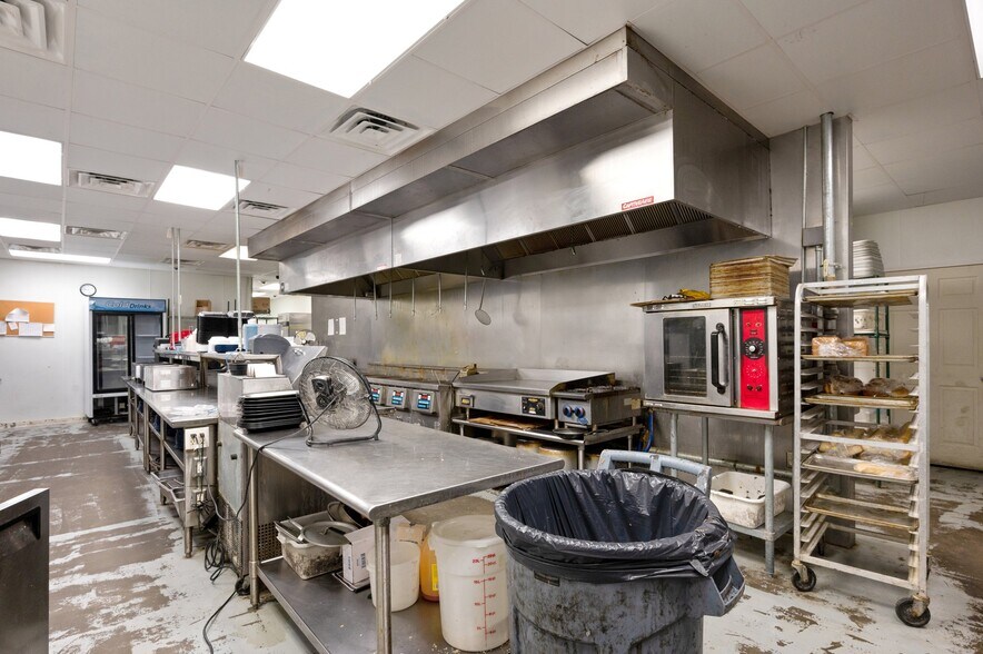 More Photos Of 1296 N Ferdon Blvd, Crestview Restaurant For Sale