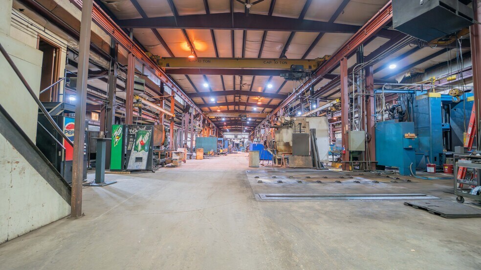 More Photos Of 1019 E Summit St, Crown Point Warehouse For Sale