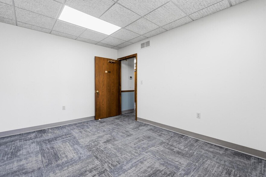 More Photos Of 244 Wilson Dr, Xenia Medical For Sale