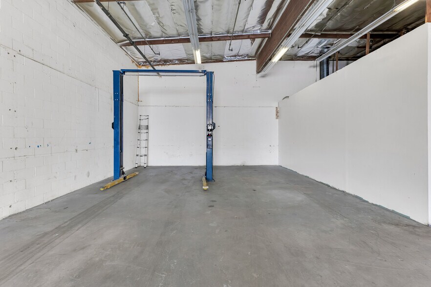 More Photos Of 8010 Wheatland Ave, Sun Valley Manufacturing For Sale