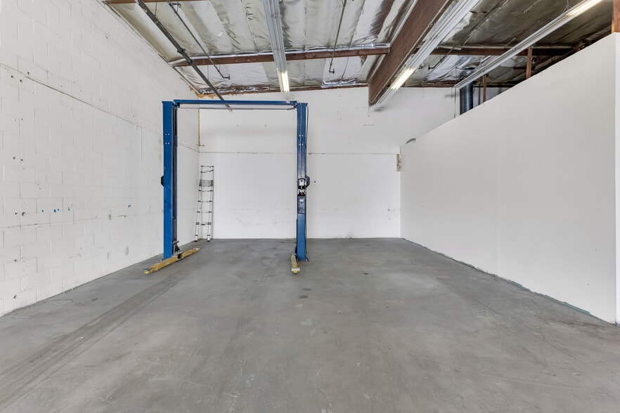More Photos Of 8010 Wheatland Ave, Sun Valley Manufacturing For Sale