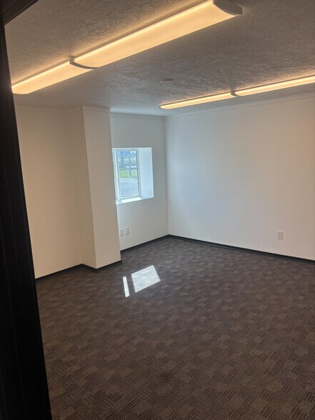 More Photos Of 250 SE Booth Bend Rd, McMinnville Manufacturing For Lease