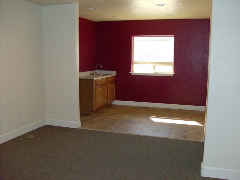 More Photos Of 1541 Ogden Rd, Montrose Medical For Lease