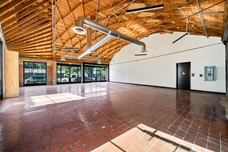 More Photos Of 1801 Blake Ave, Los Angeles Flex For Lease