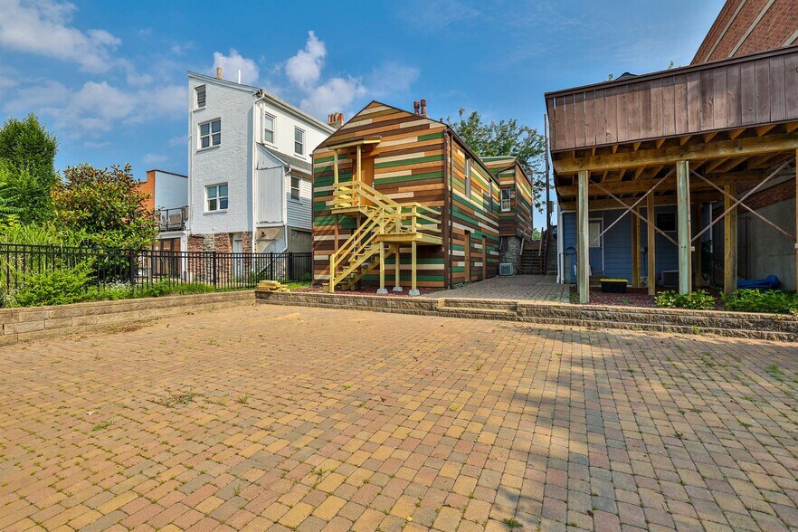 More Photos Of 2007 Madison Rd, Cincinnati Storefront For Sale