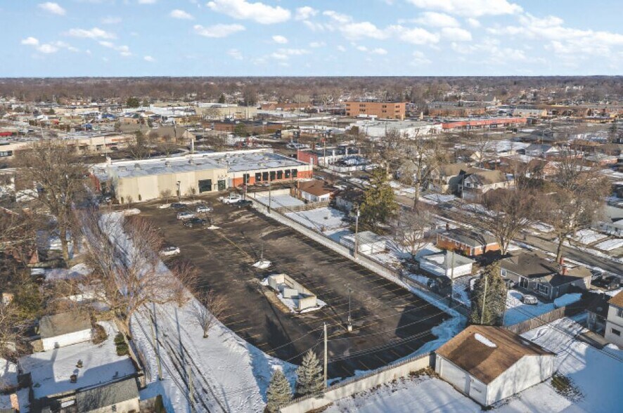 More Photos Of 24000-24060 Harper Ave, Saint Clair Shores General Retail For Lease