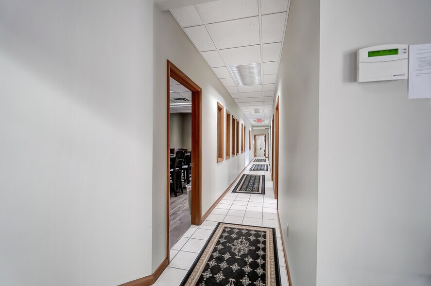 More Photos Of 8900 N Dixie Dr, Dayton Medical For Lease