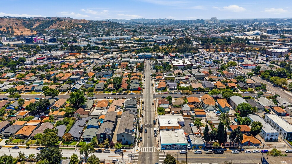 More Photos Of 586 W Avenue 28, Los Angeles Warehouse For Lease