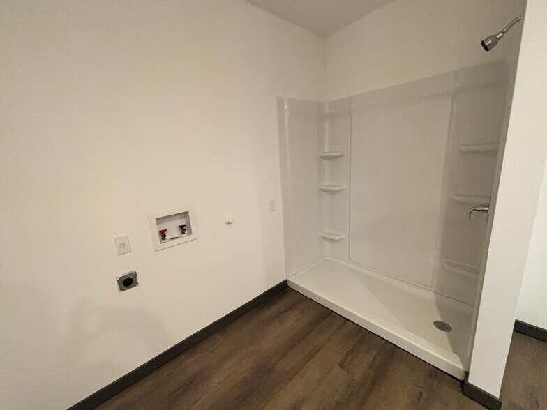 More Photos Of 446 McClaine St, Silverton Warehouse For Sale