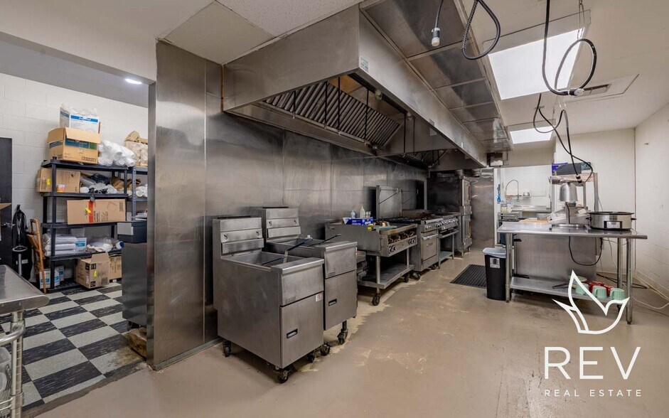 More Photos Of 117 S Bent St, Powell General Retail For Sale