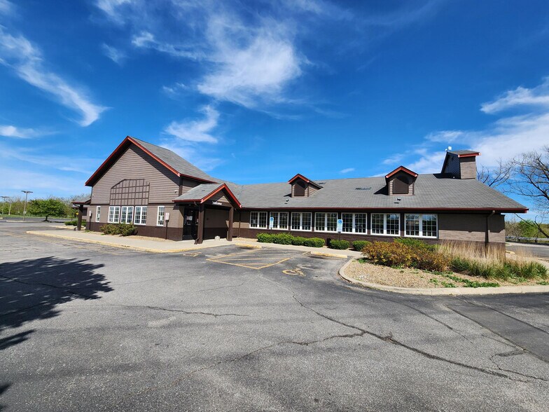 More Photos Of 1519 W River Rd N, Elyria Restaurant For Sale