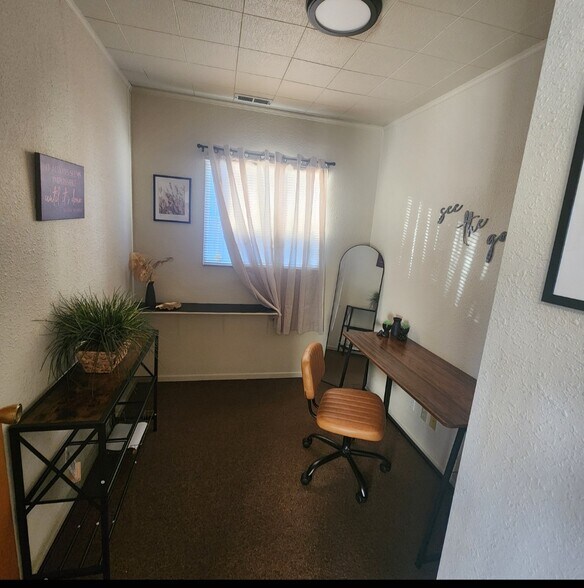 More Photos Of 1980 Redwood Ave, Grants Pass Coworking Space