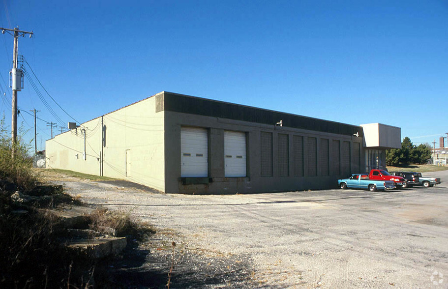 Primary Photo Of 3233 S Kingshighway Blvd, Saint Louis Warehouse For Sale