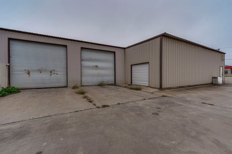 More Photos Of 108 West Gillum, Grandview Warehouse For Sale