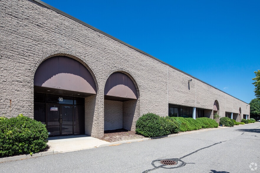 More Photos Of 70-130 Sea Ln, Farmingdale Distribution For Lease