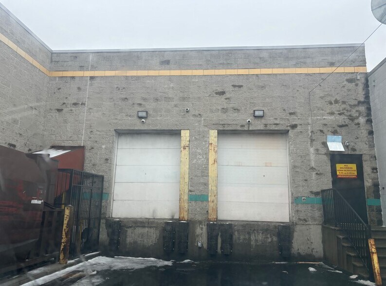 More Photos Of 1060 E Main St, Bridgeport Drugstore For Lease