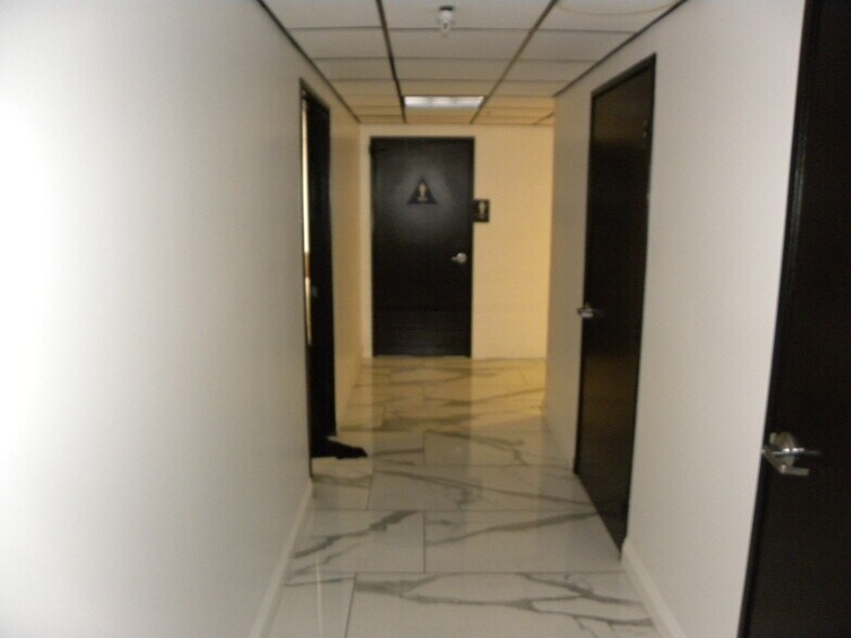 More Photos Of 4225 Crenshaw Blvd, Los Angeles Bar For Lease