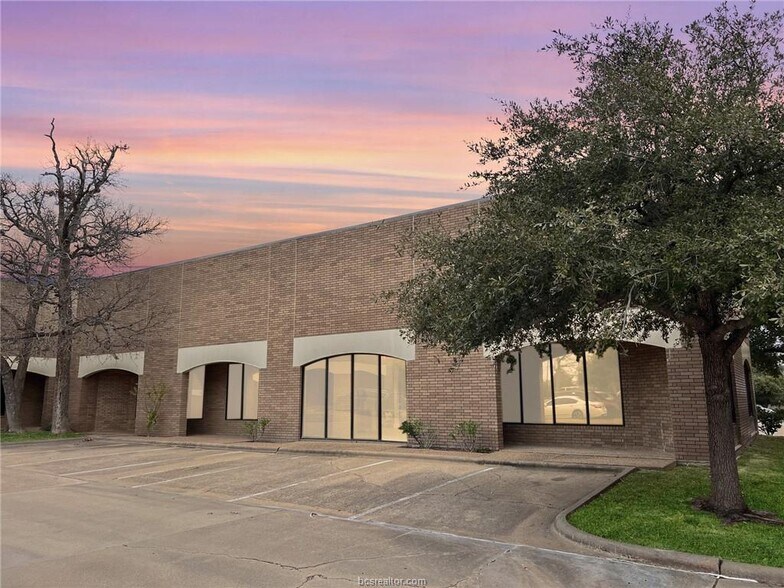 More Photos Of 3131 E 29th St, Bryan Loft Creative Space For Lease