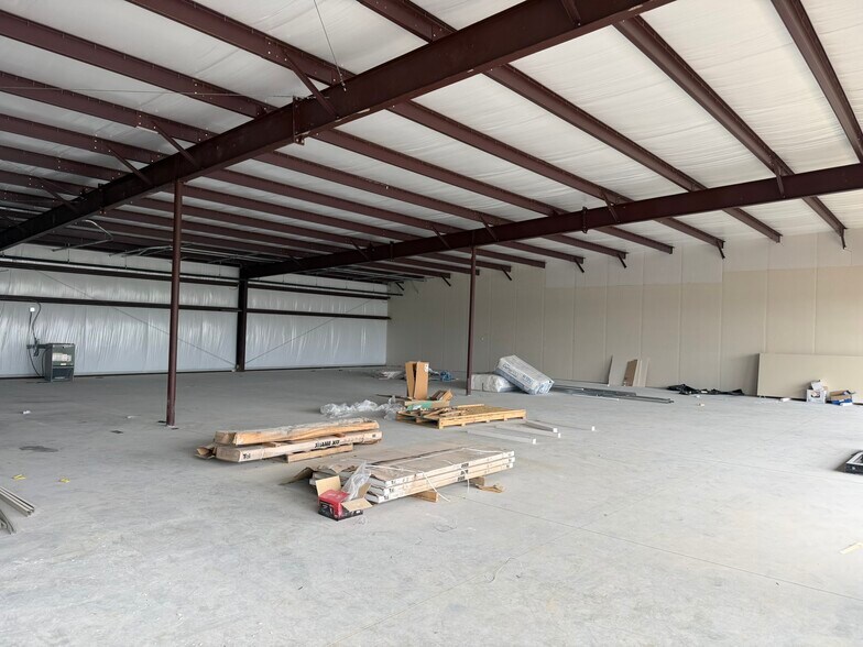 More Photos Of 911 Center St, Rogersville General Retail For Lease