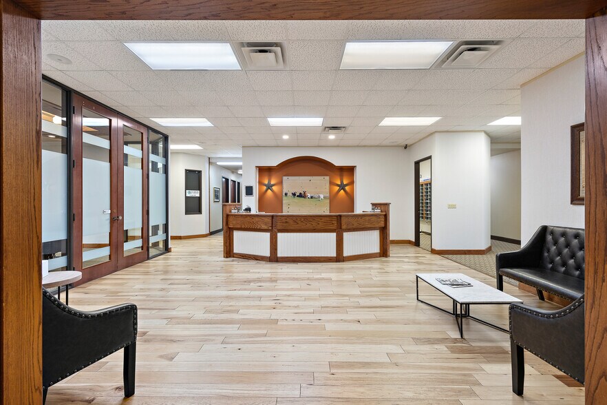 More Photos Of 1000 Heritage Center Cir, Round Rock Office For Sale