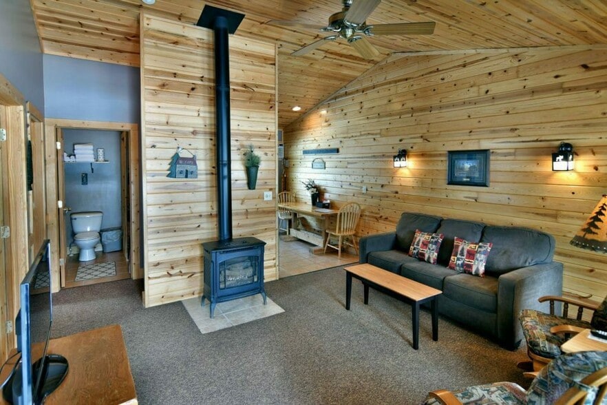 More Photos Of 84790 State Highway 13 S, Bayfield Hotel For Sale