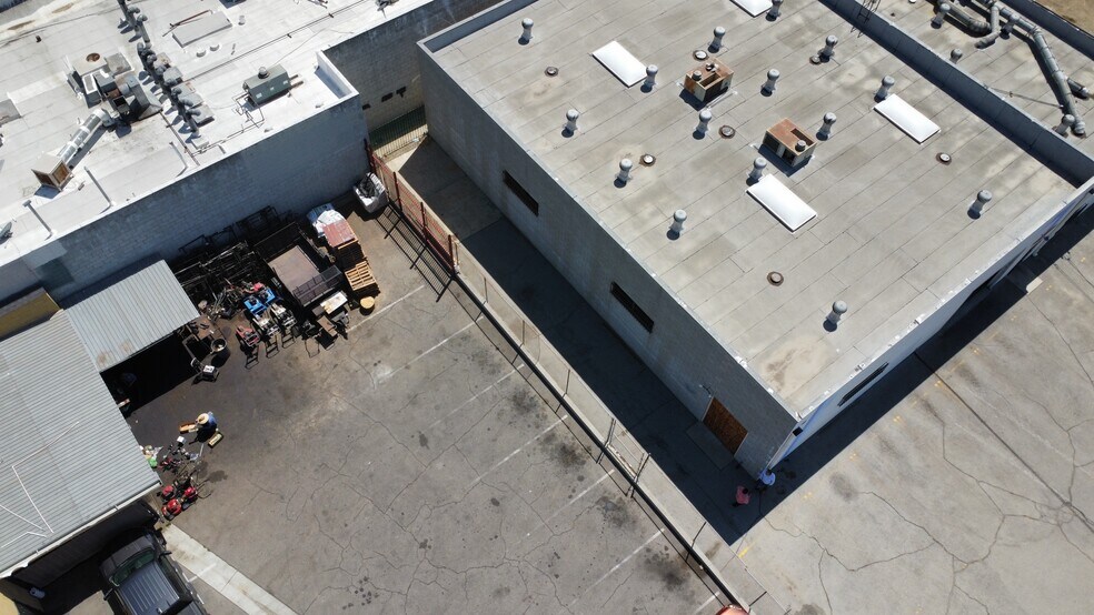 More Photos Of 14620 Novice St, Panorama City Warehouse For Lease