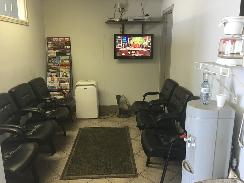 More Photos Of 7 Hansen Rd, Brampton Warehouse For Sale