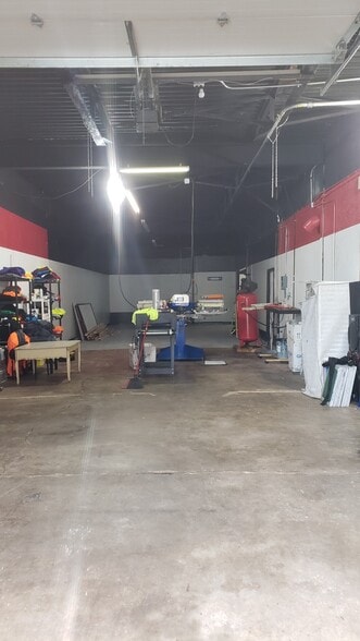 More Photos Of 2322 Charles St, Rockford General Retail For Sale