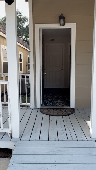 More Photos Of 313 E Charnwood St, Tyler Office For Lease