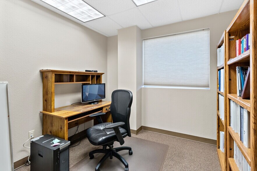 More Photos Of 15534 E Hinsdale Cir, Centennial Light Distribution For Lease