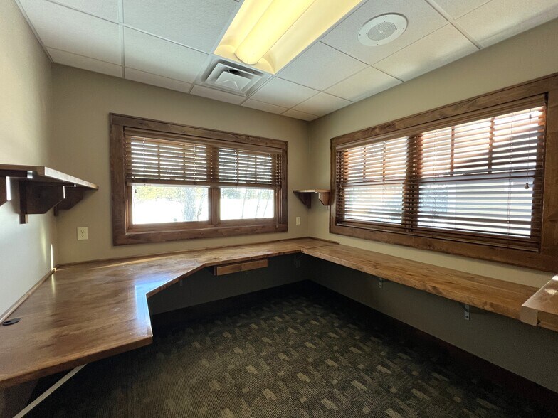 More Photos Of 13794 Bluestem Ct, Baxter Office For Lease