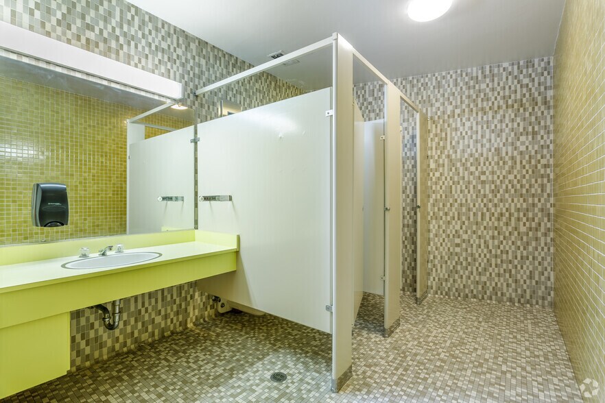 More Photos Of 35150 W Michigan Ave, Wayne Bank For Sale