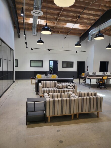 More Photos Of 3000 N Hollywood Way, Burbank Office For Lease