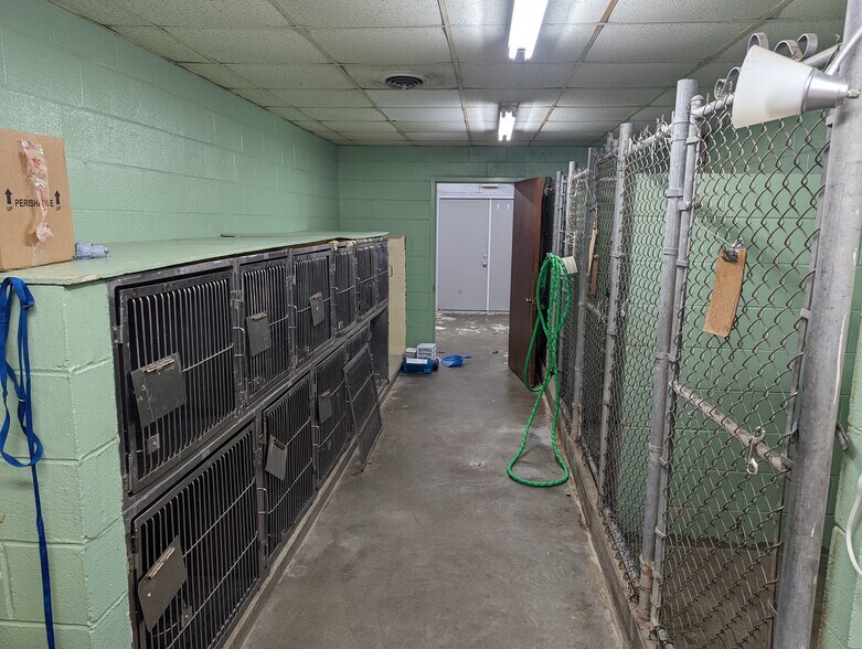 More Photos Of 2608 E Highway 76, Marion General Retail For Sale