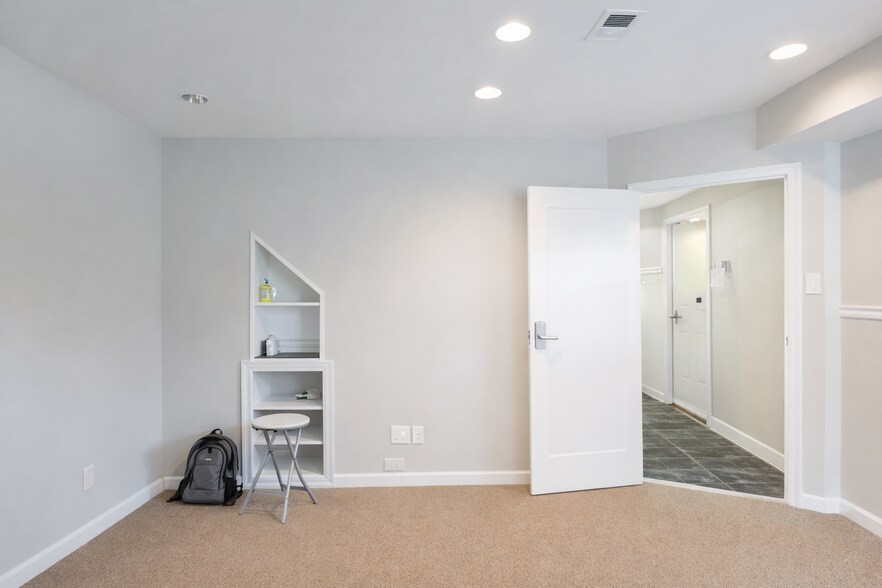 More Photos Of 5549 Langston Blvd, Arlington Flex For Lease