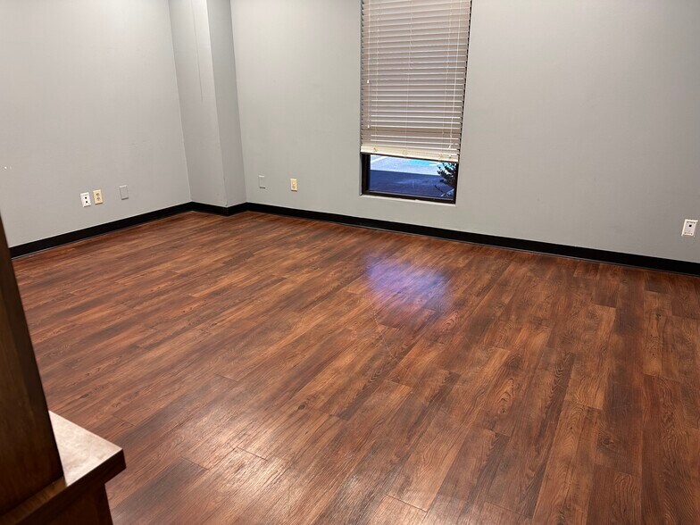 More Photos Of 297 Industrial Park Dr, Lawrenceville Warehouse For Lease