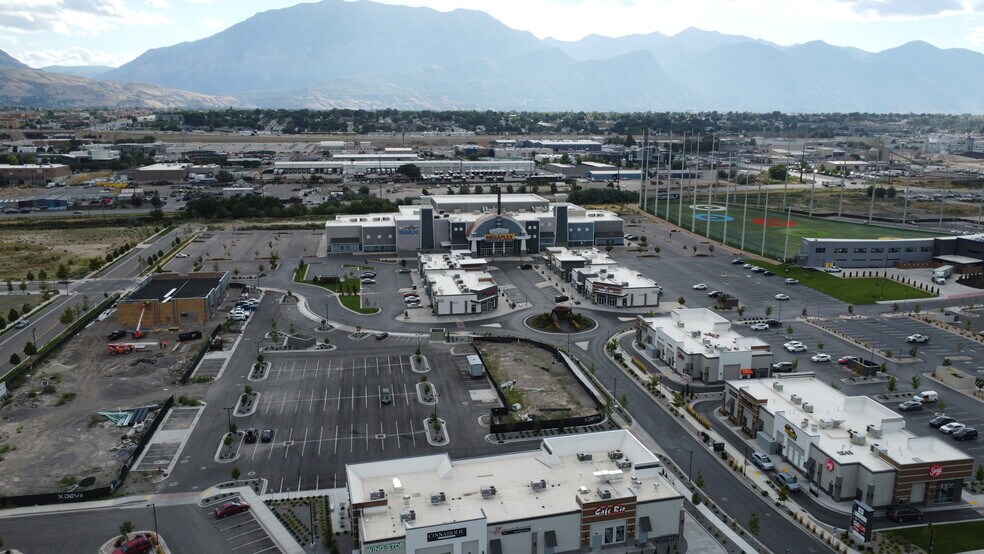 More Photos Of 634 N Mill Road, Vineyard Storefront Retail Office For Lease