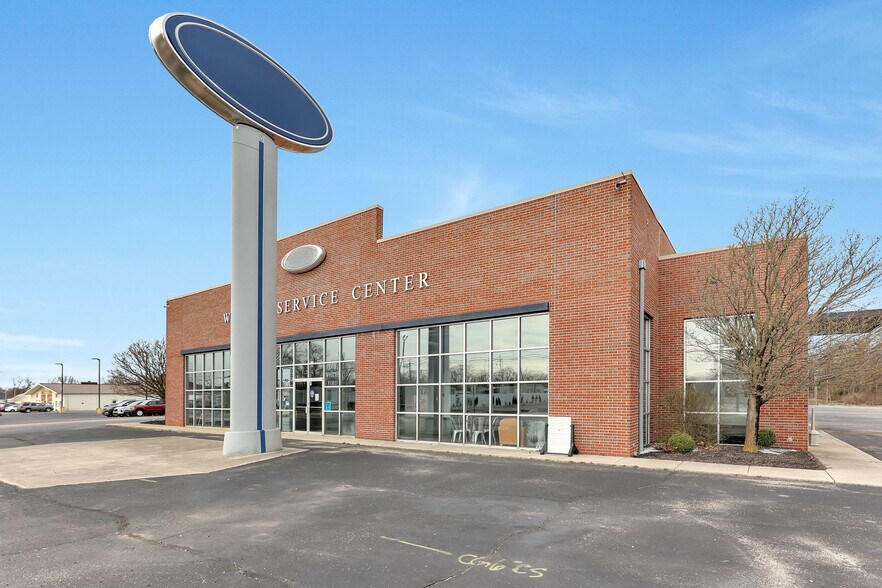 Primary Photo Of 1246 N Main St, Urbana Auto Dealership For Sale