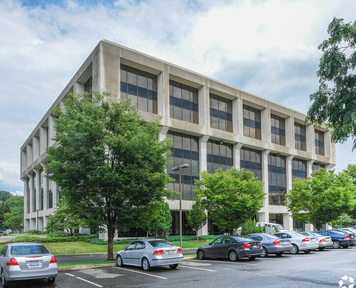 More Photos Of 520 White Plains Rd, Tarrytown Office For Lease