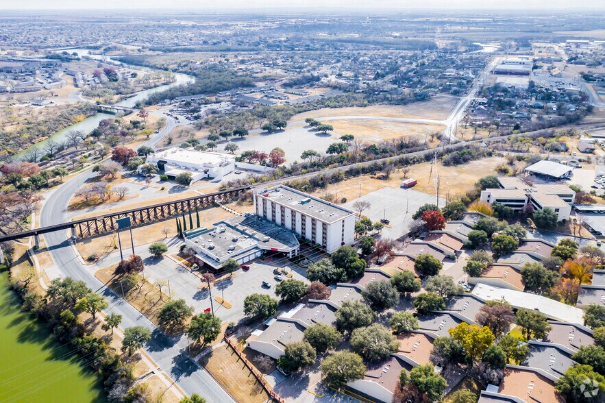 More Photos Of 441 Rio Concho Dr, San Angelo Hotel For Sale