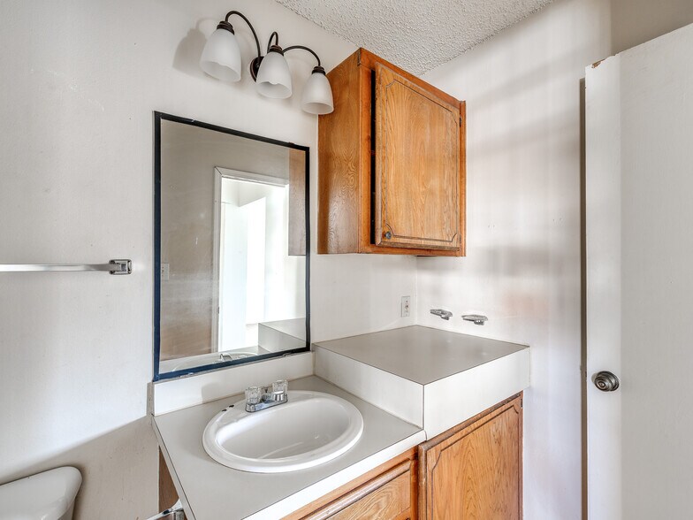 More Photos Of 6401 NW Oak Ave, Lawton Apartments For Sale